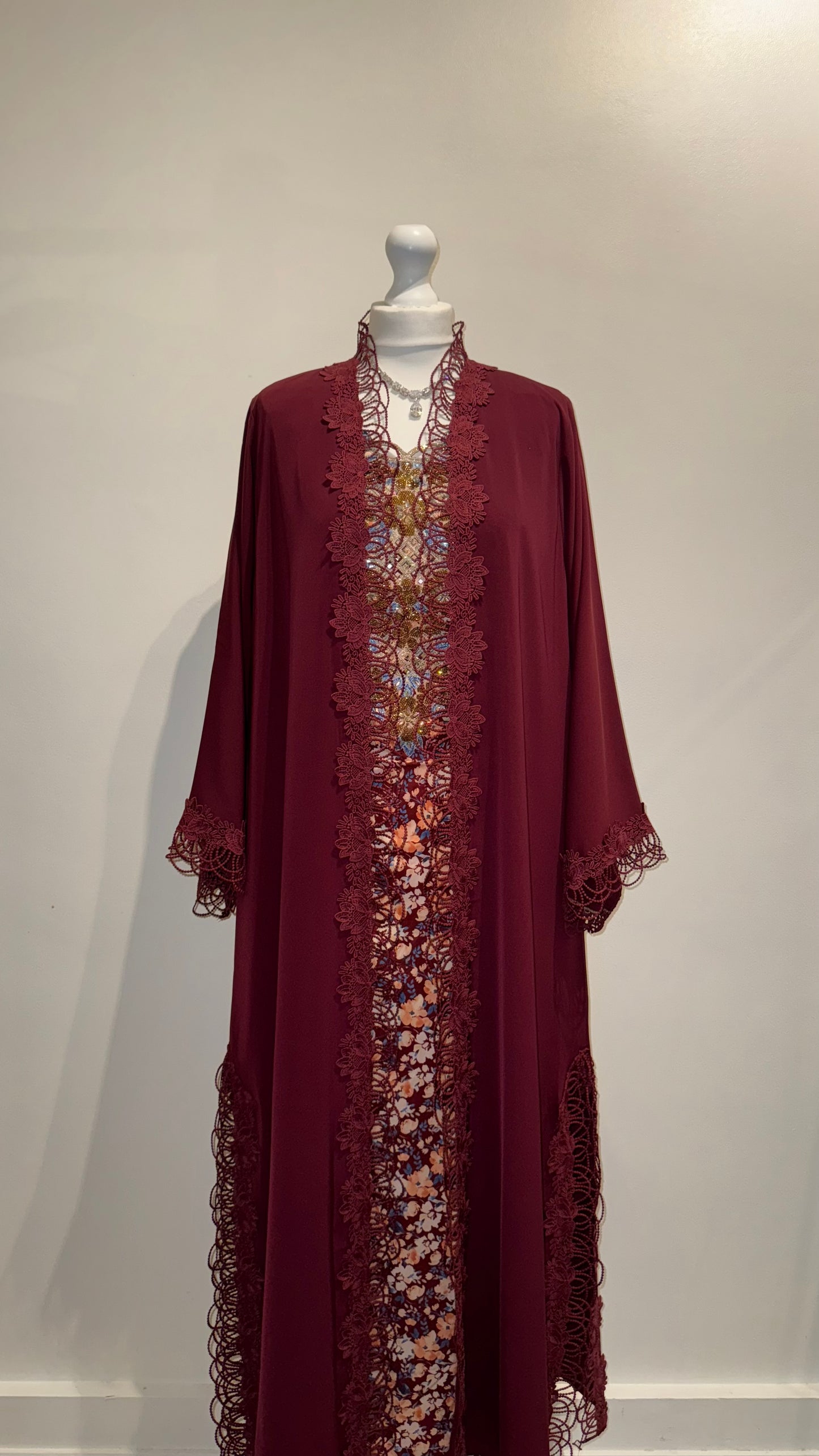 HELWA Signature Abaya (Rouge)