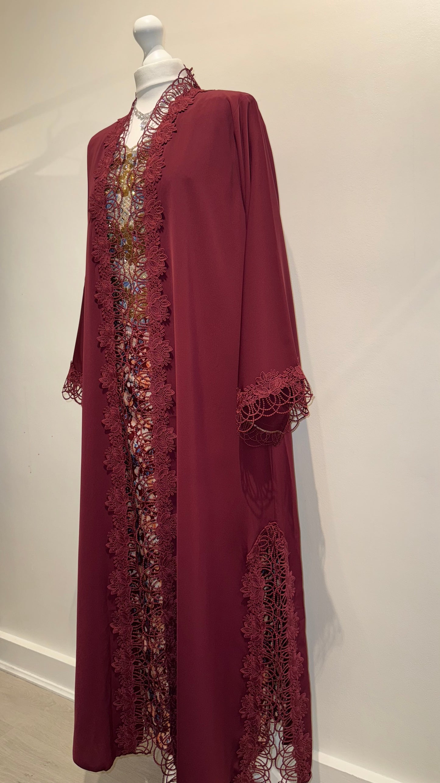 HELWA Signature Abaya (Rouge)