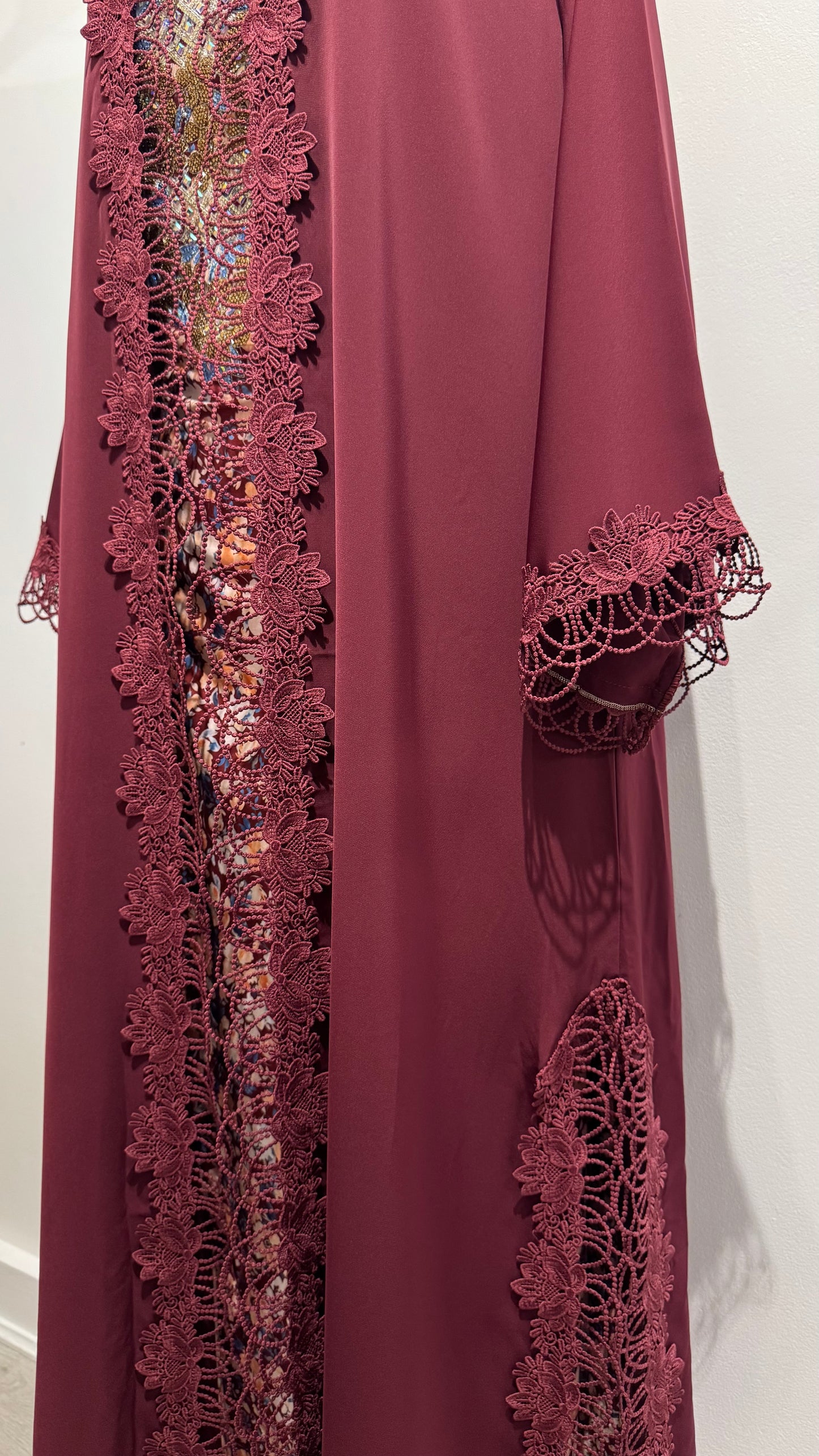 HELWA Signature Abaya (Rouge)