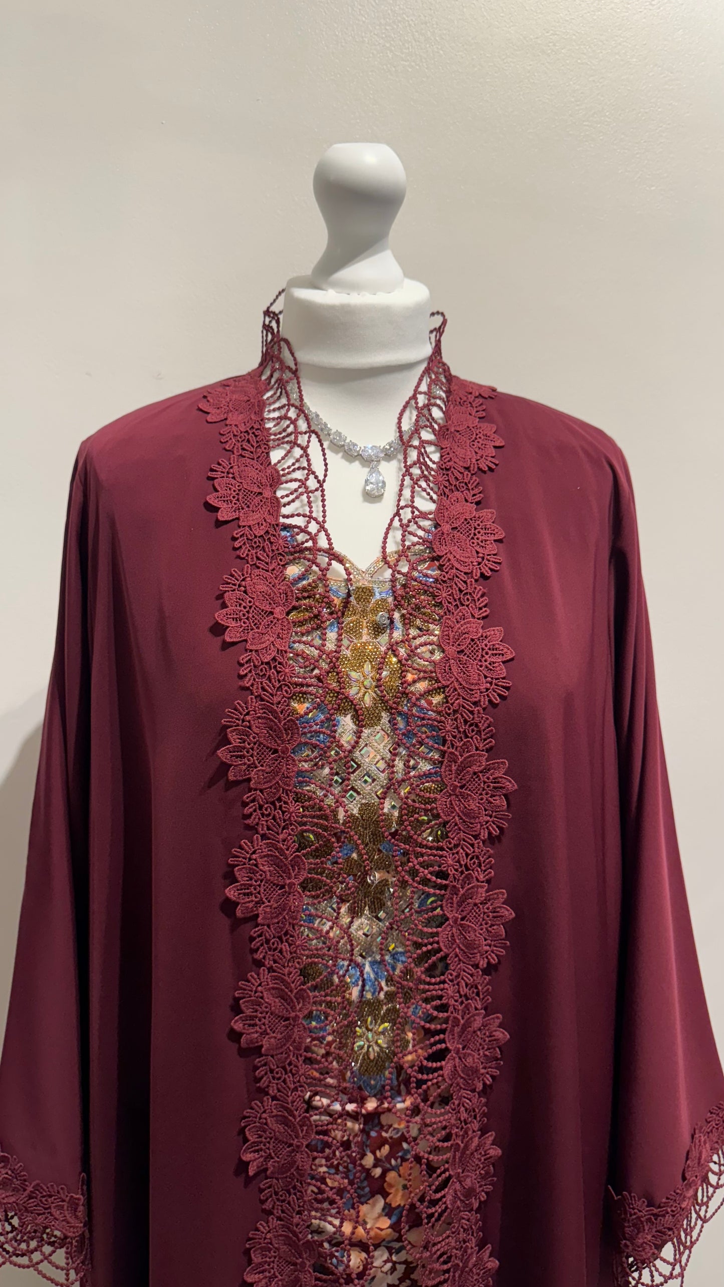 HELWA Signature Abaya (Rouge)
