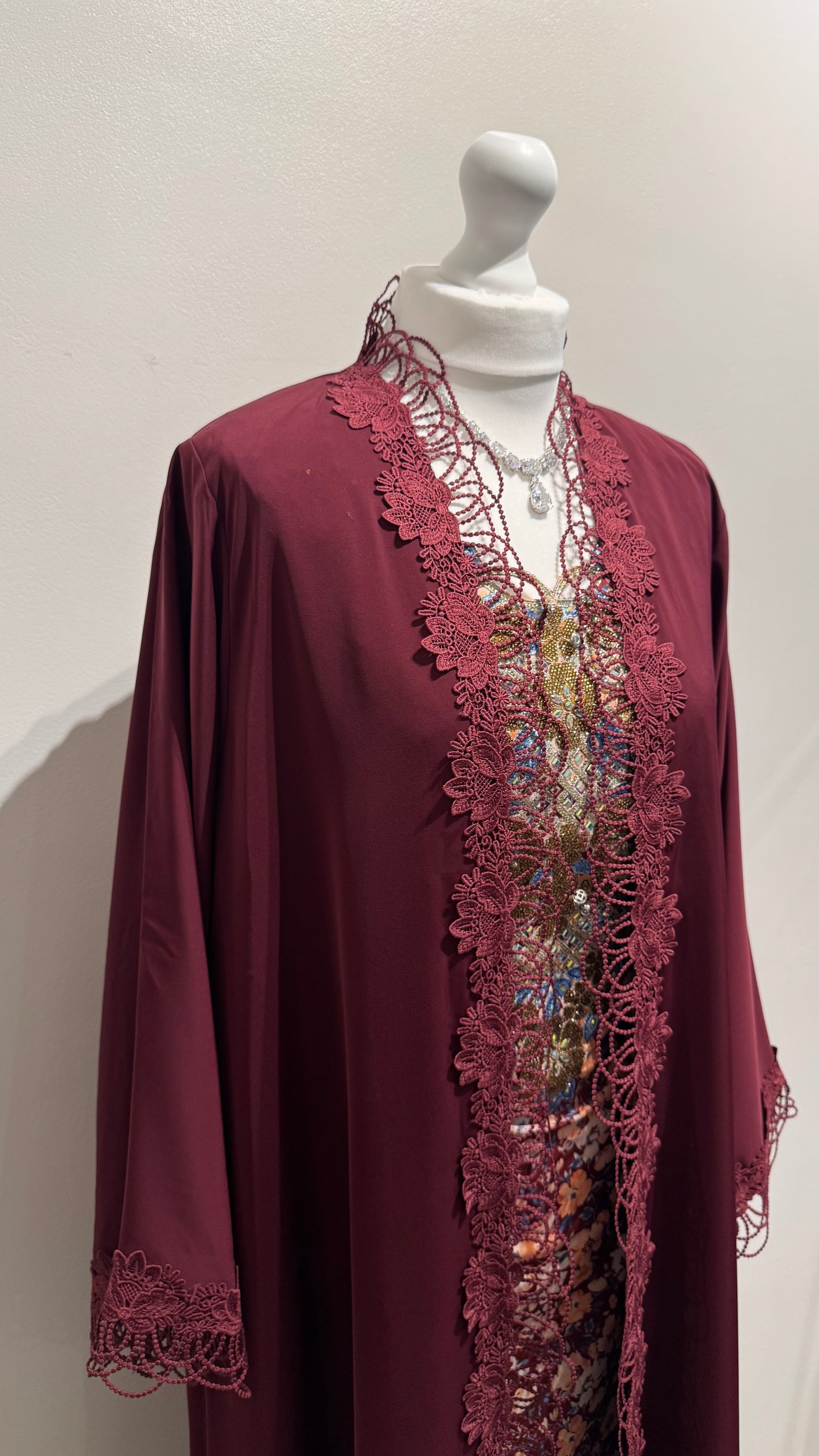 HELWA Signature Abaya (Rouge)