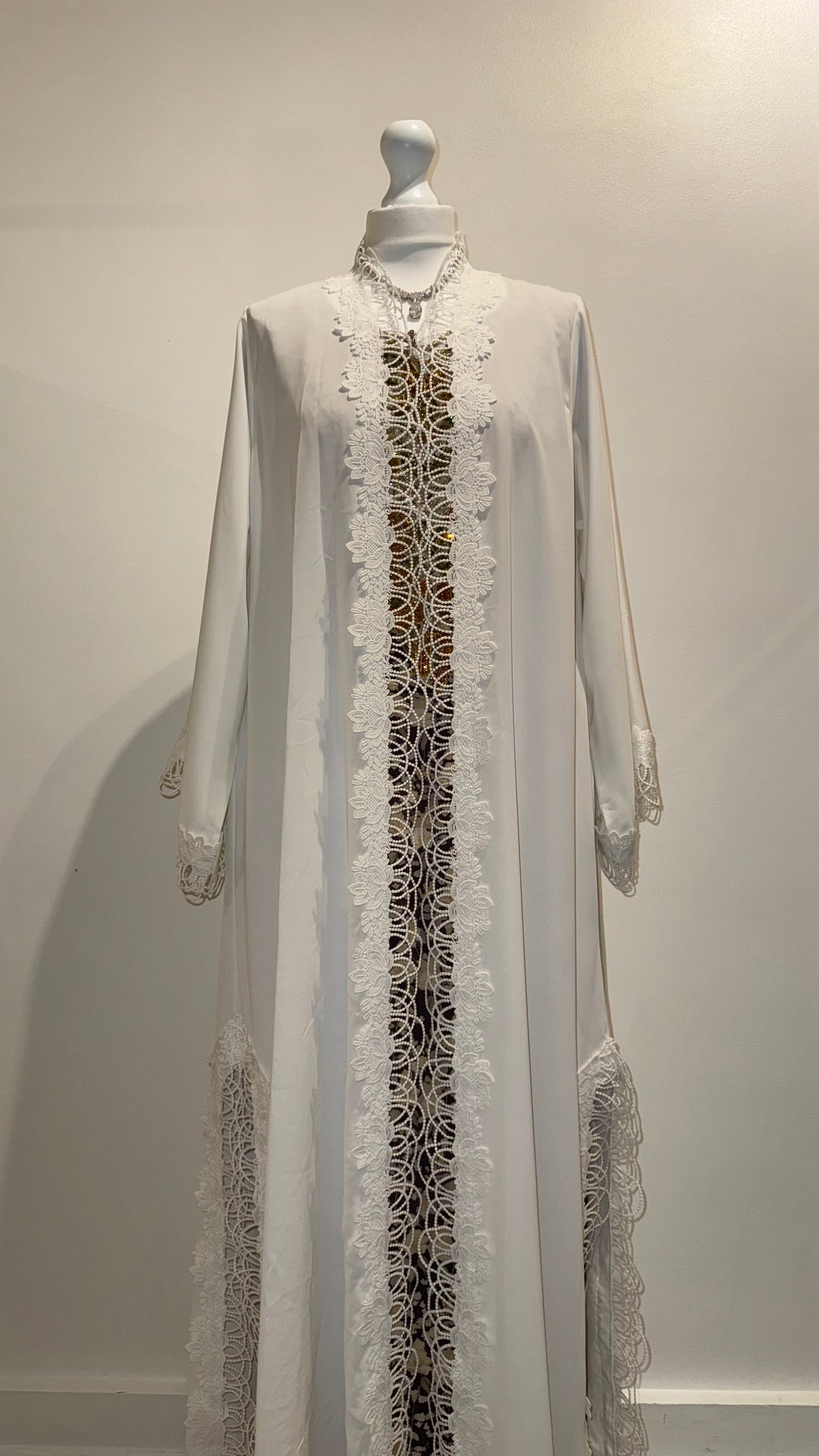 HELWA Signature Abaya (Blanche)