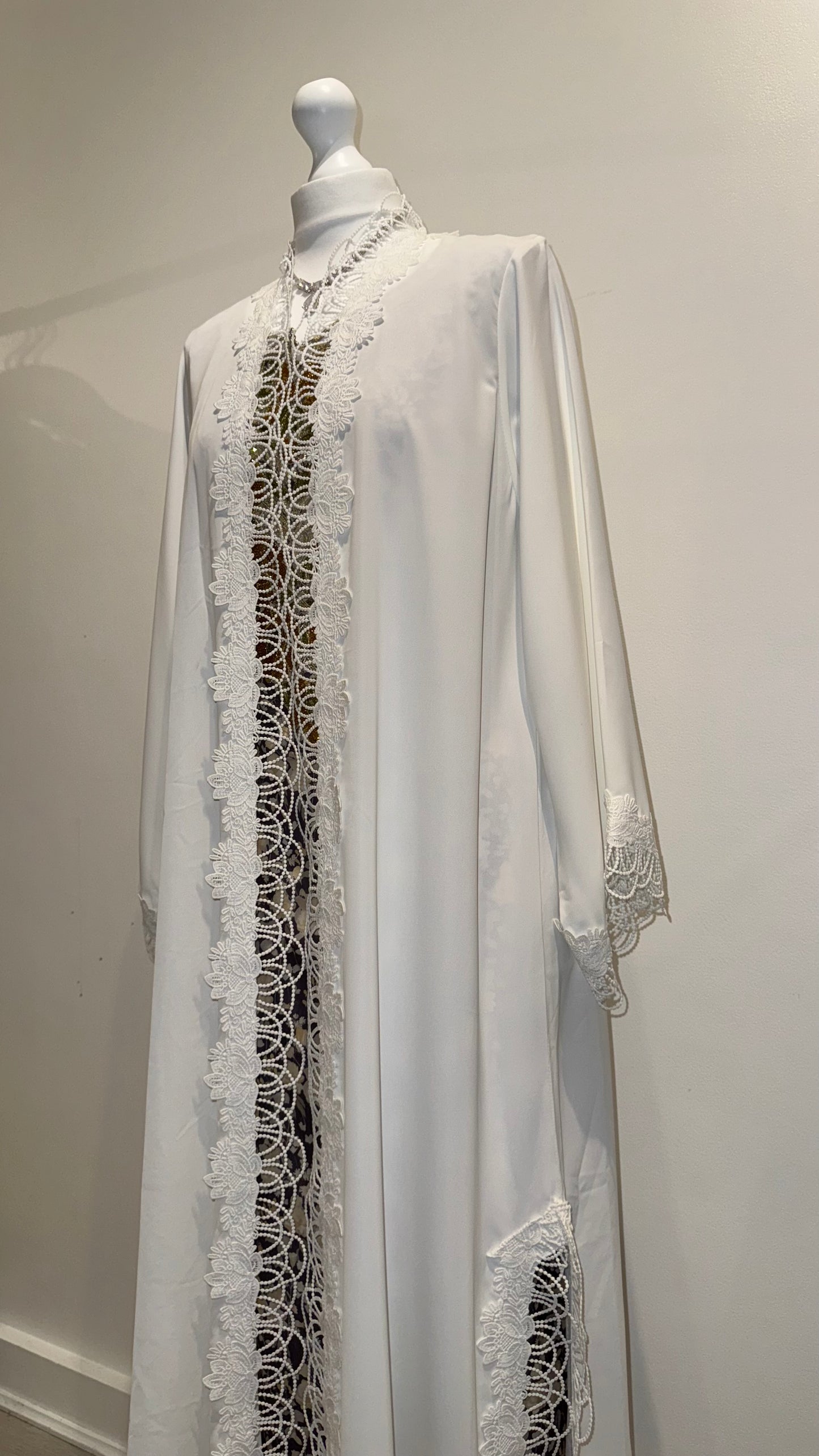 HELWA Signature Abaya (Blanche)