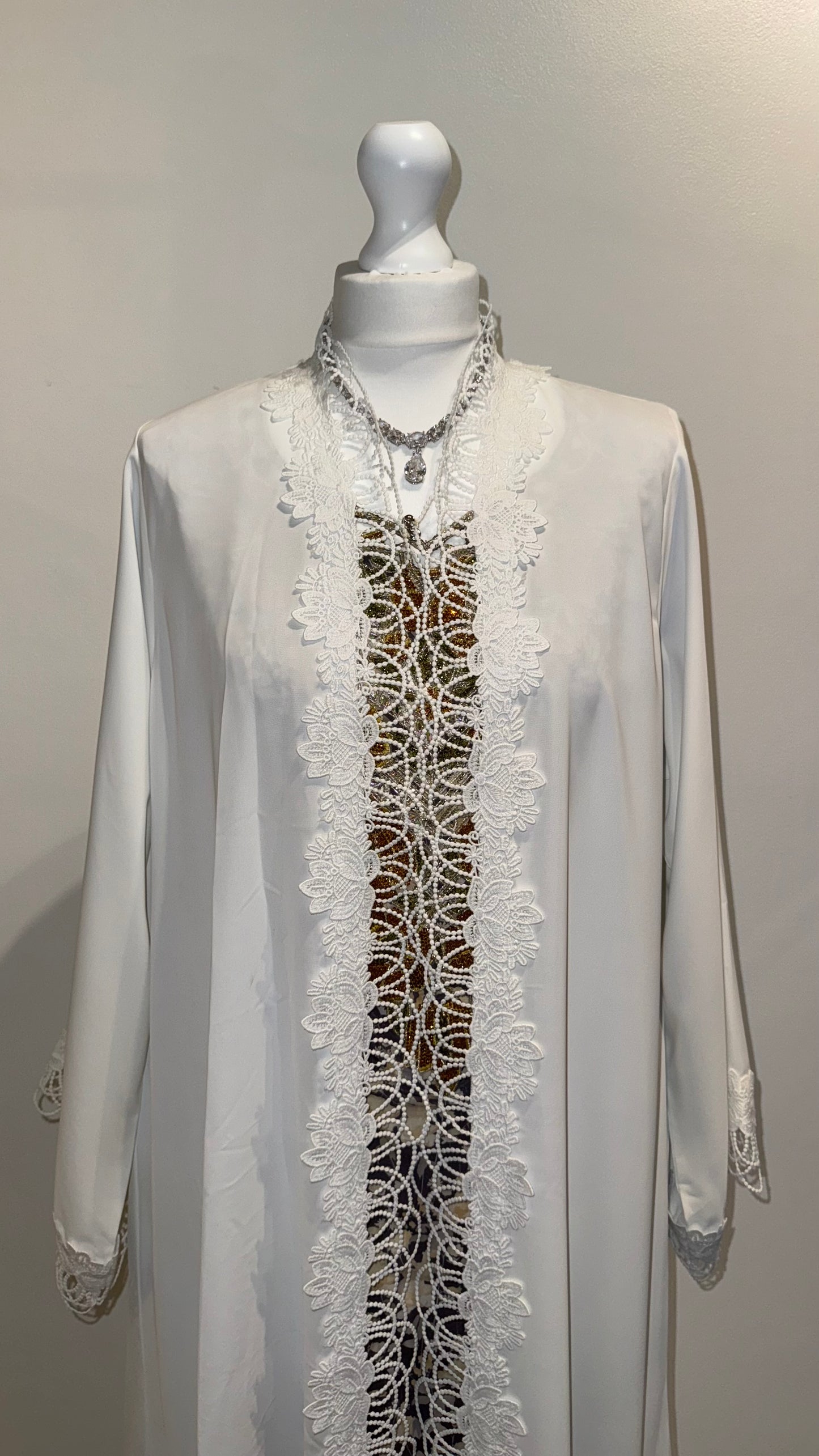 HELWA Signature Abaya (Blanche)