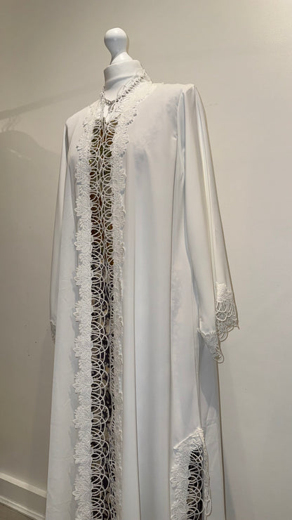 HELWA Signature Abaya (Blanche)
